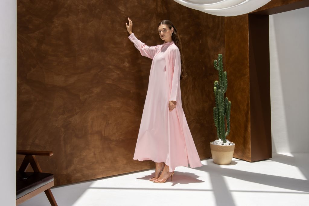 Selected Lines pink abaya classic evening dress for special occasions with long sleeves and flowing design