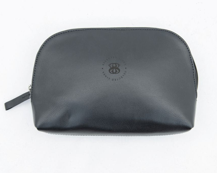 Selected Lines elegant leather pouch in black with a smooth finish and zipper closure