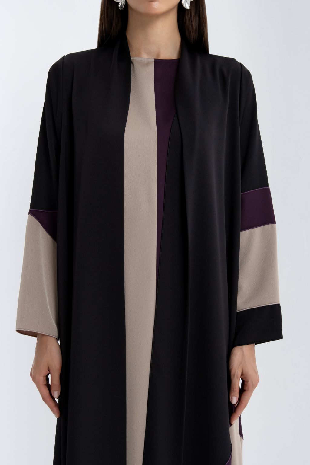 Elegant high quality abaya for special occasions with a stylish black and beige design