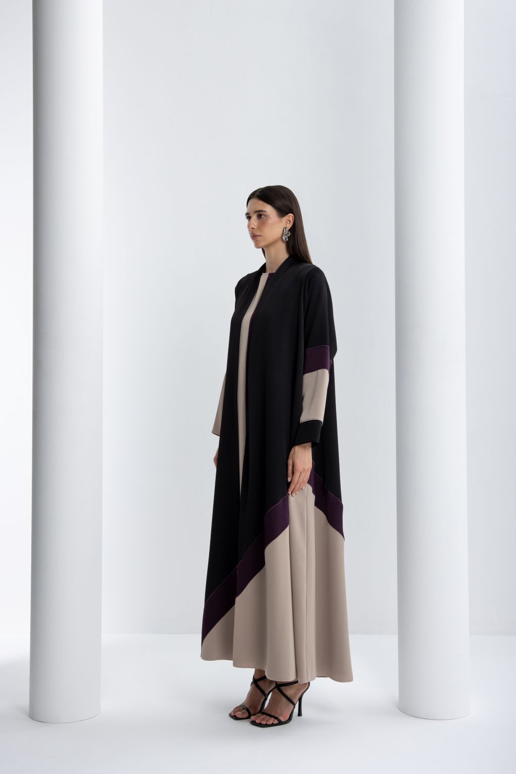 Elegant high quality abaya for special occasions in black and beige with modern design