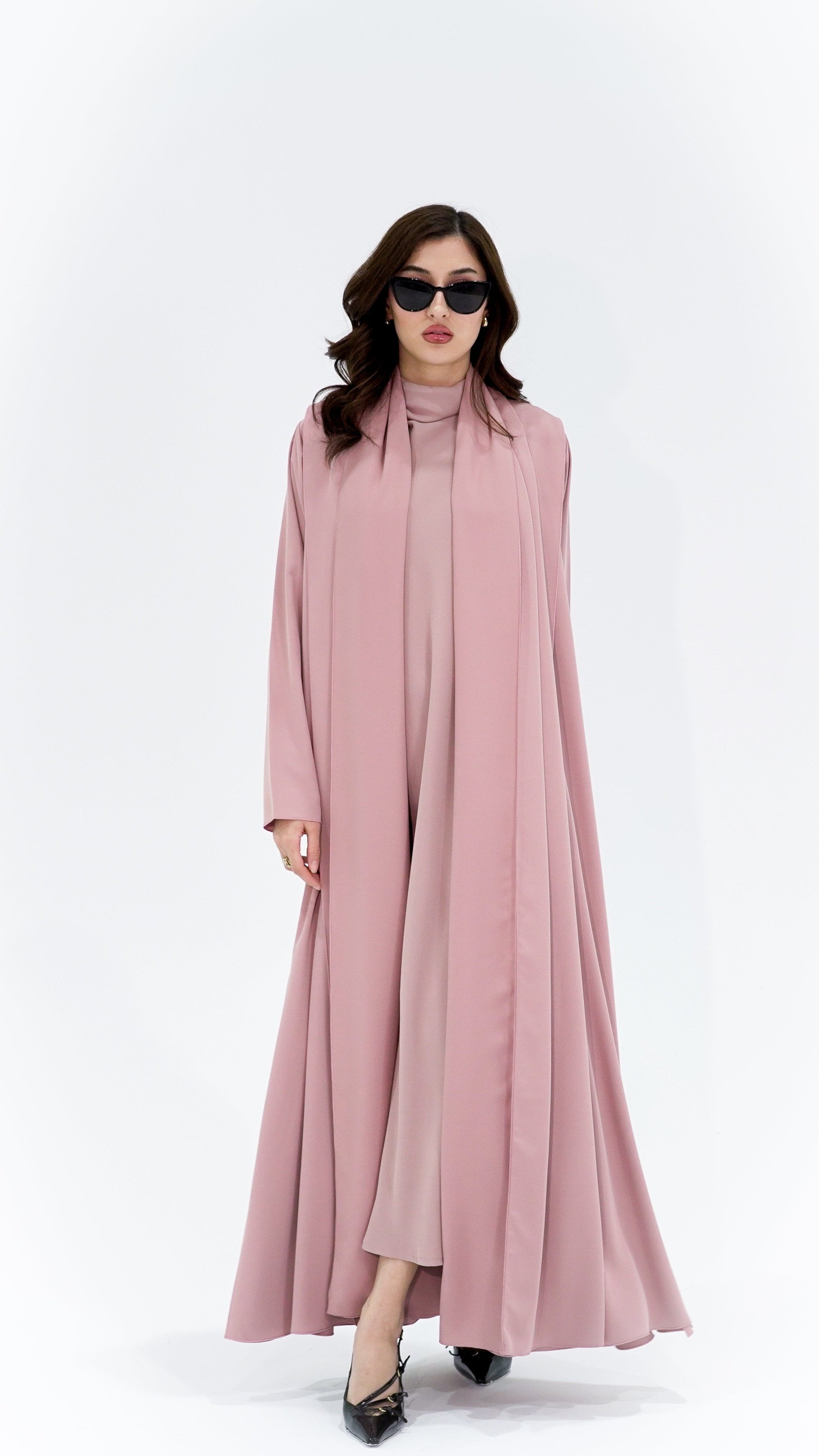 Elegant high quality Arabic abaya in soft pink with flowing sleeves and a stylish silhouette