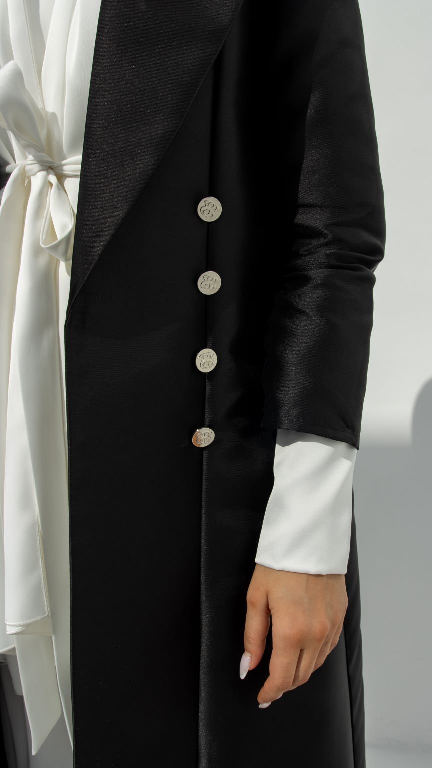 Luxury black abaya for women featuring elegant buttons and a stylish silhouette.