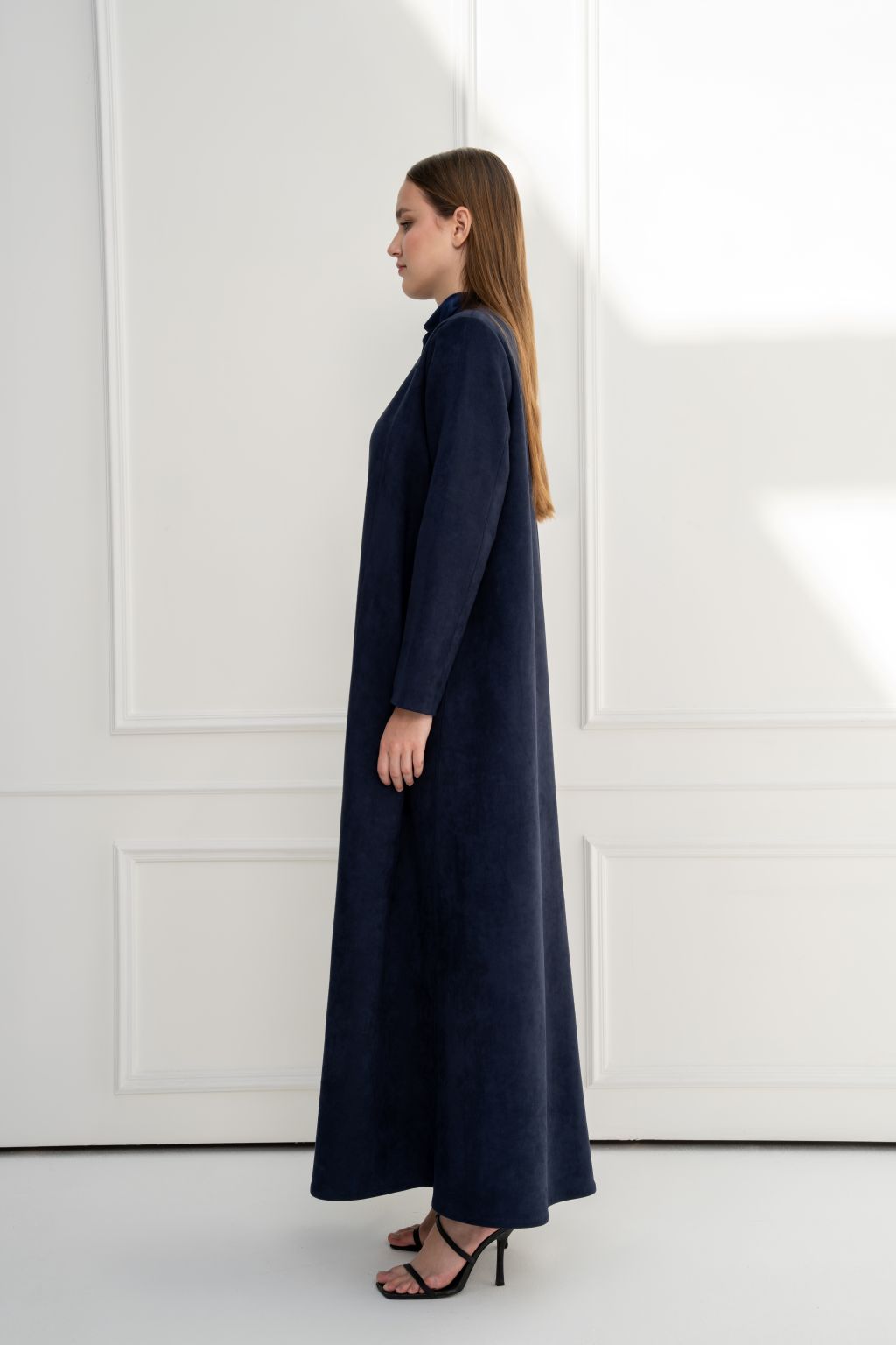 Selected Lines luxury navy blue Shamwa abaya with a sleek design and long sleeves for elegant style