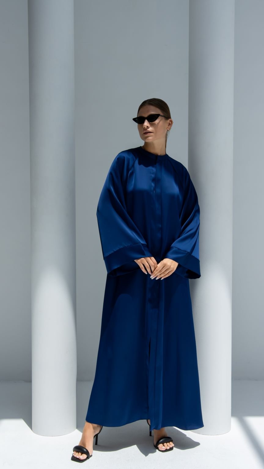 Elegant navy luxury silk belt dress with wide sleeves and a sophisticated fit