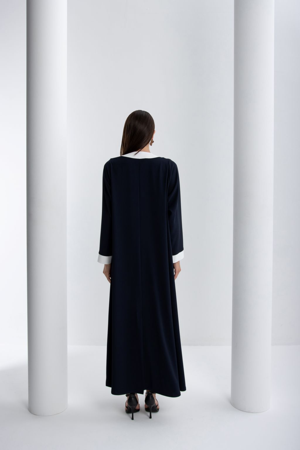Elegant luxury women's abaya in navy with a stylish white collar and long sleeves