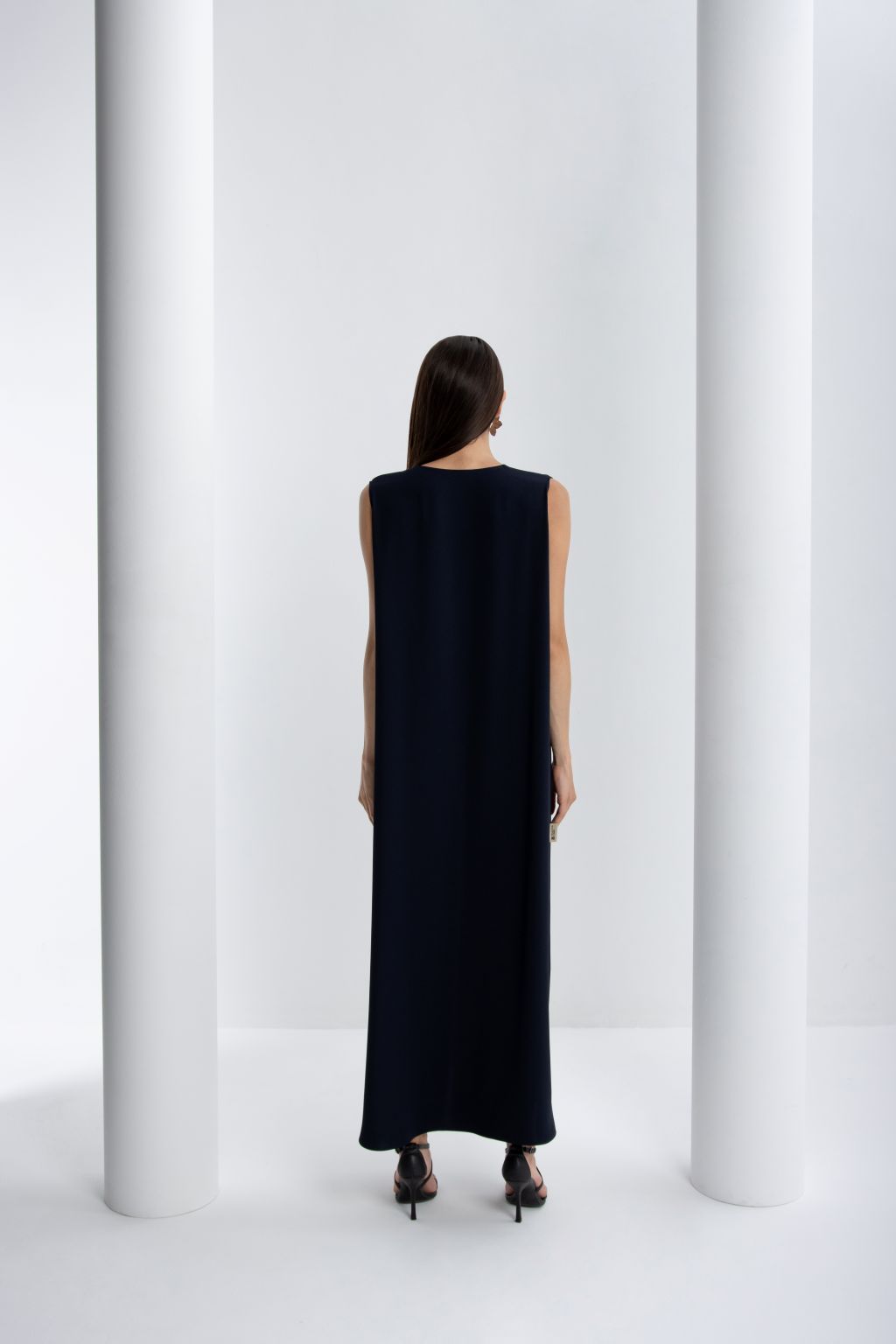 Elegant luxury women's abaya in navy, featuring a sleek sleeveless design for a sophisticated look