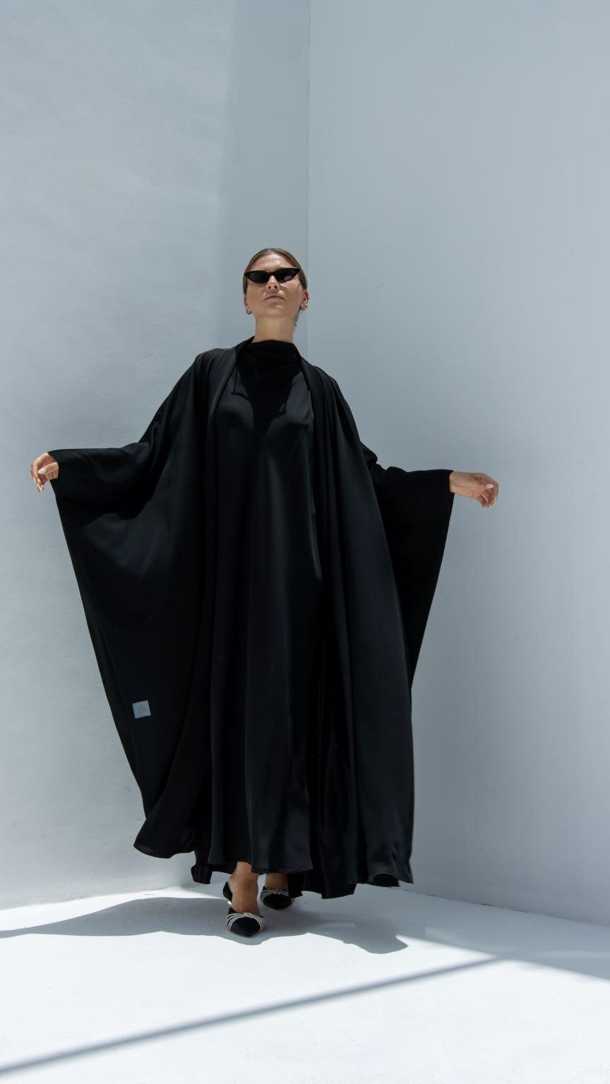 Elegantly designed Mermaid Stitch Abaya in black with flowing sleeves and modern silhouette