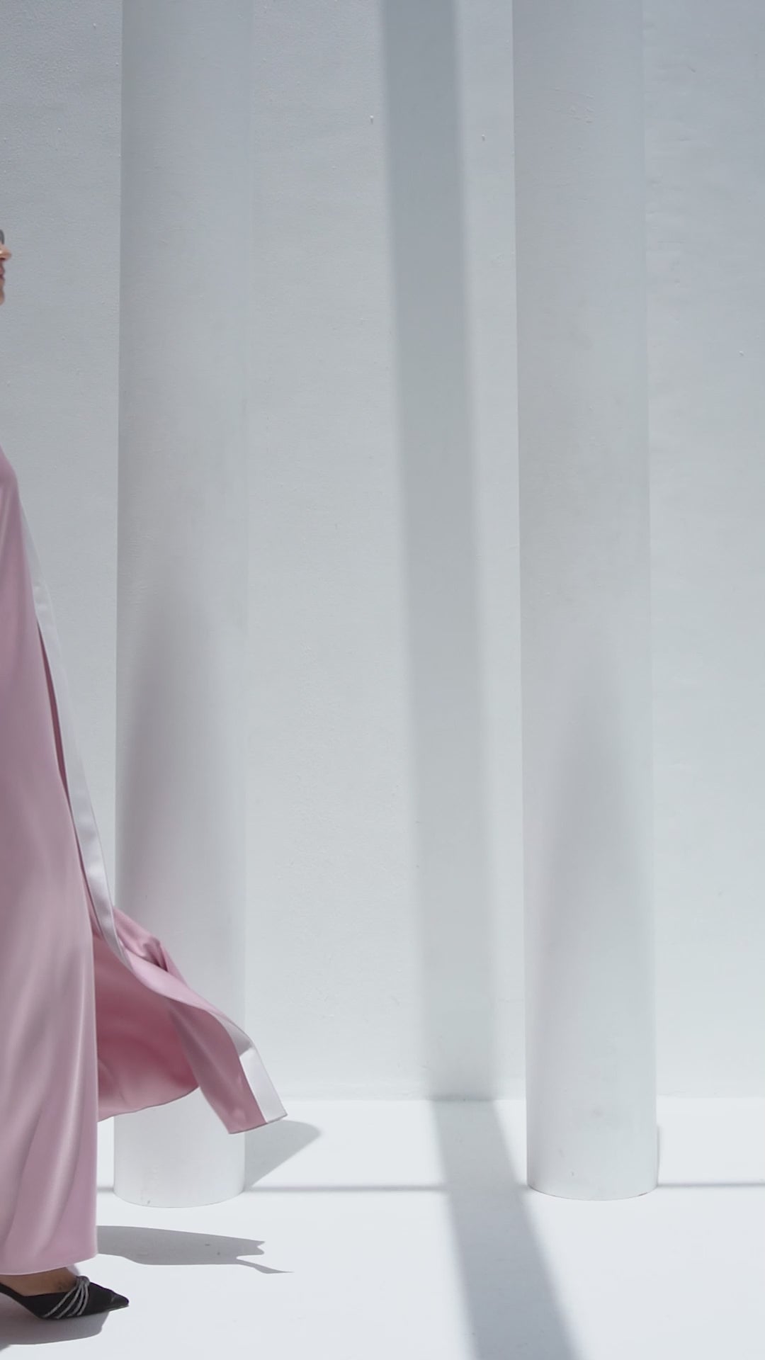 two-tone-jacket-abaya-detail-view-selected-lines