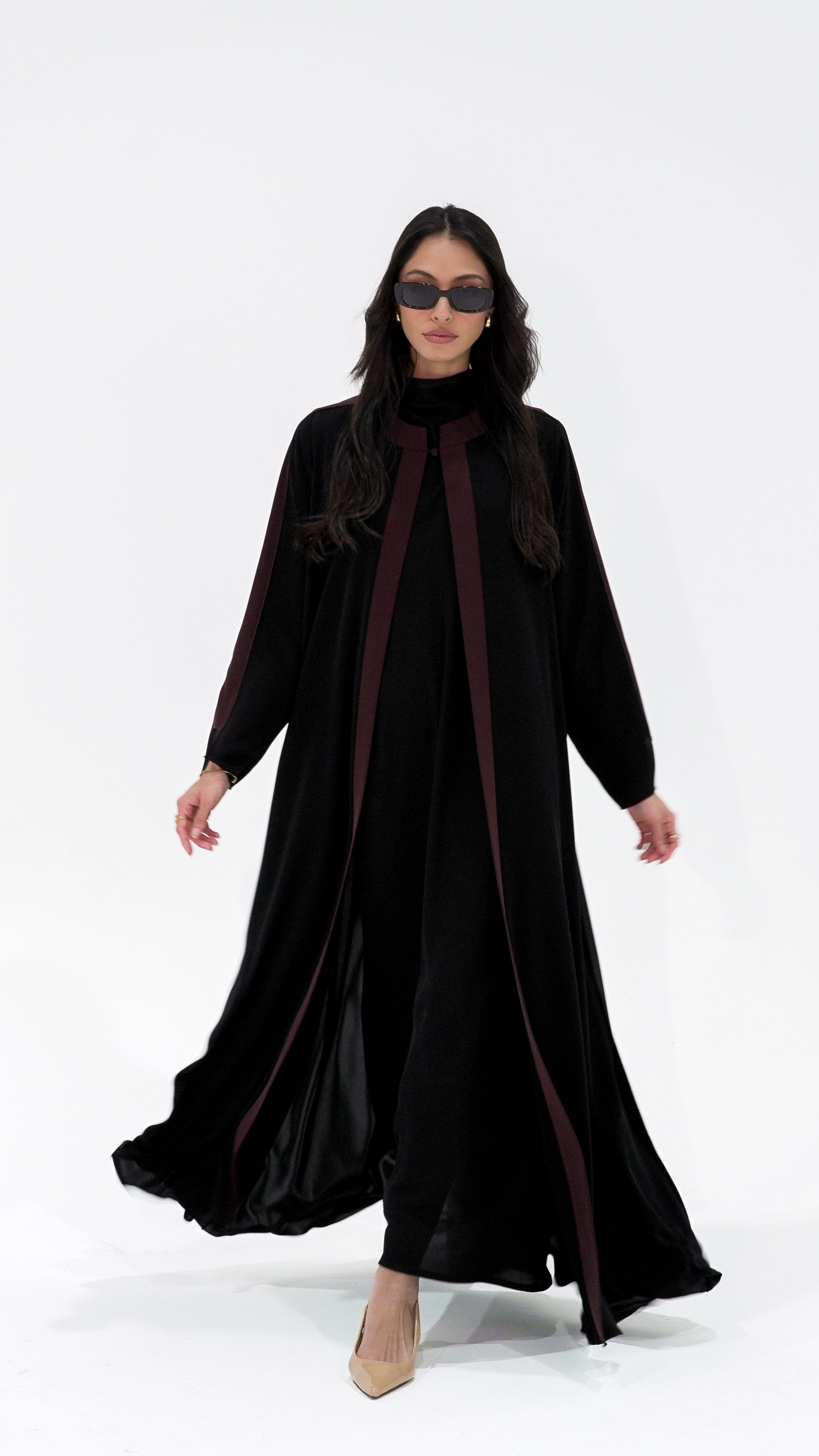 Elegant Two Shades Abaya in black and burgundy with flowing sleeves and a stylish silhouette