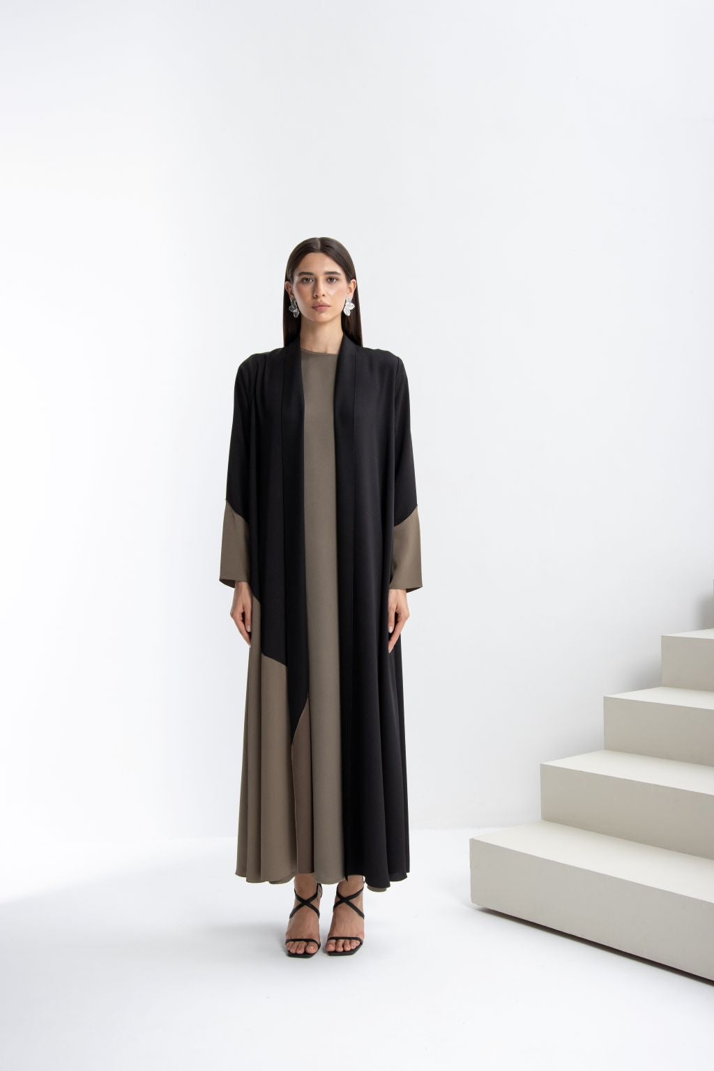 Elegant black designer abaya high quality with intricate design and flowing silhouette for a stylish look