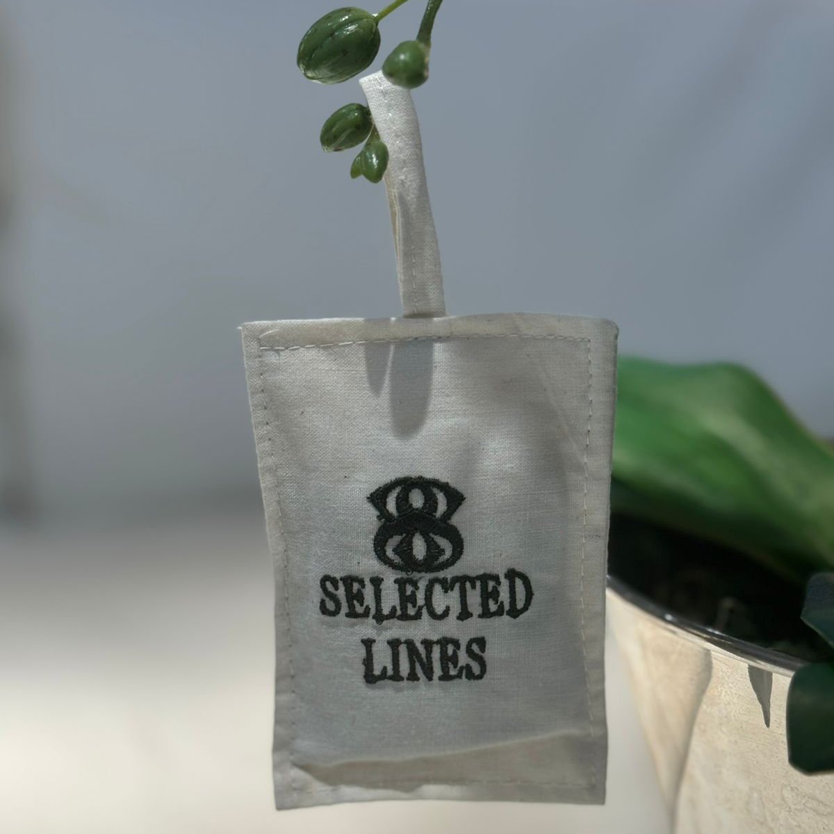 Selected Lines eco-friendly aroma pouch in natural fabric designed for fragrance enhancement
