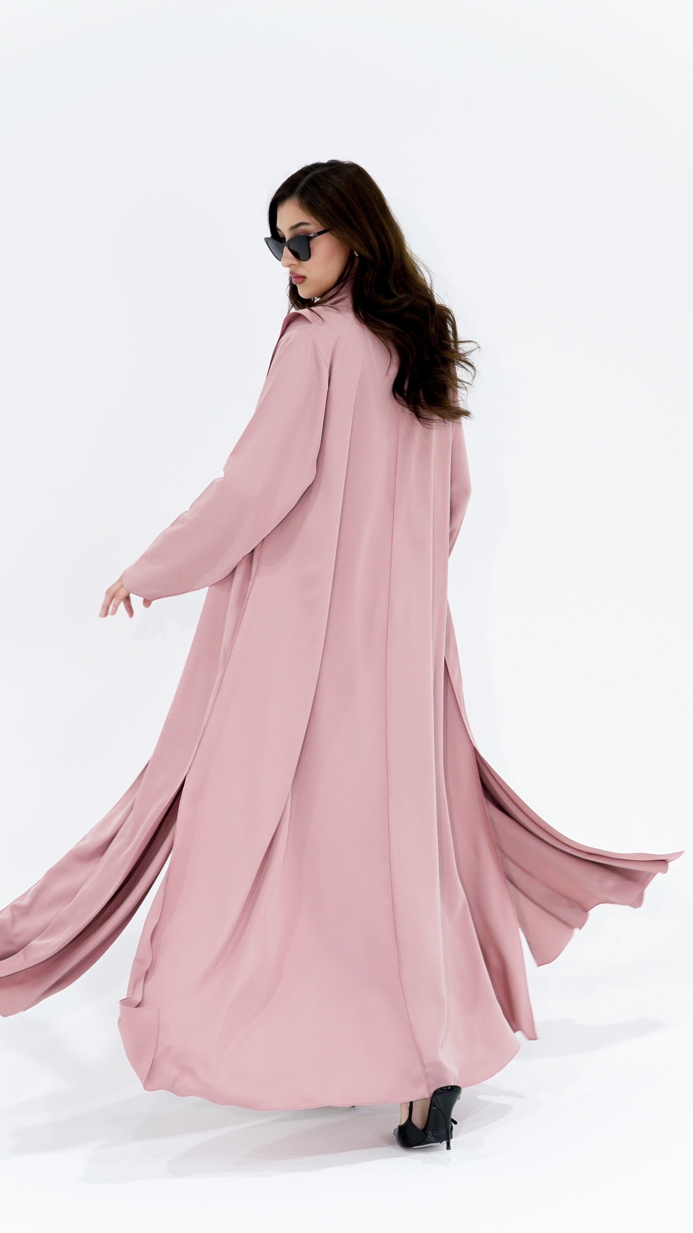 Elegant pink high quality Arabic abaya with flowing sleeves and a stylish silhouette