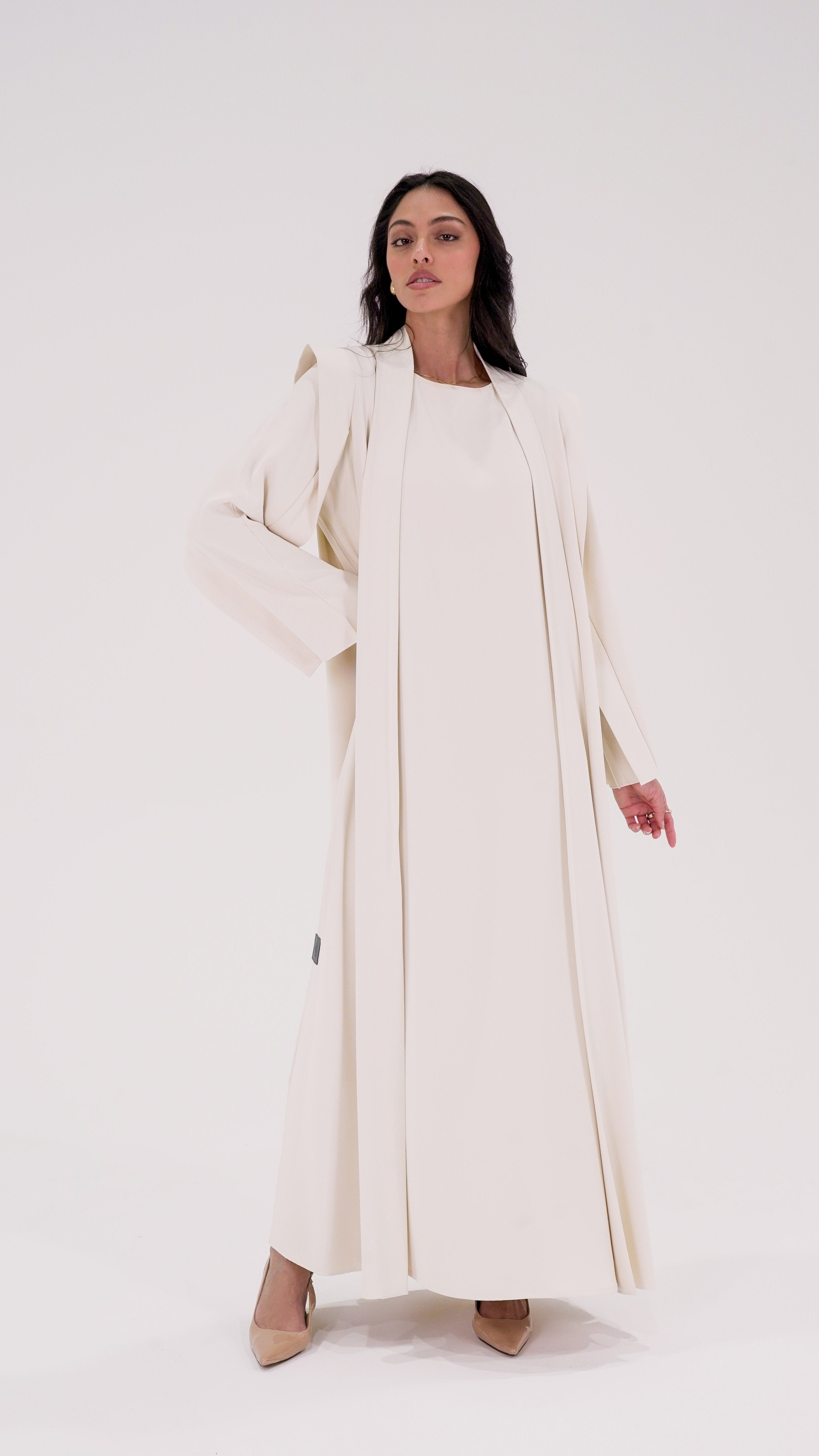 Elegant high quality shoulder abaya in white, featuring a flowing design and modern silhouette