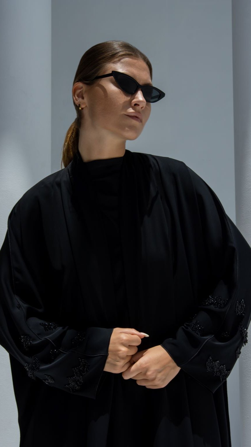 Elegant Julia Abaya luxury in black with detailed embroidery, perfect for stylish occasions.