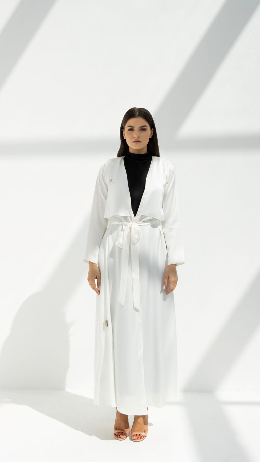 Elegant white luxury abaya robe with a stylish waist tie and long sleeves