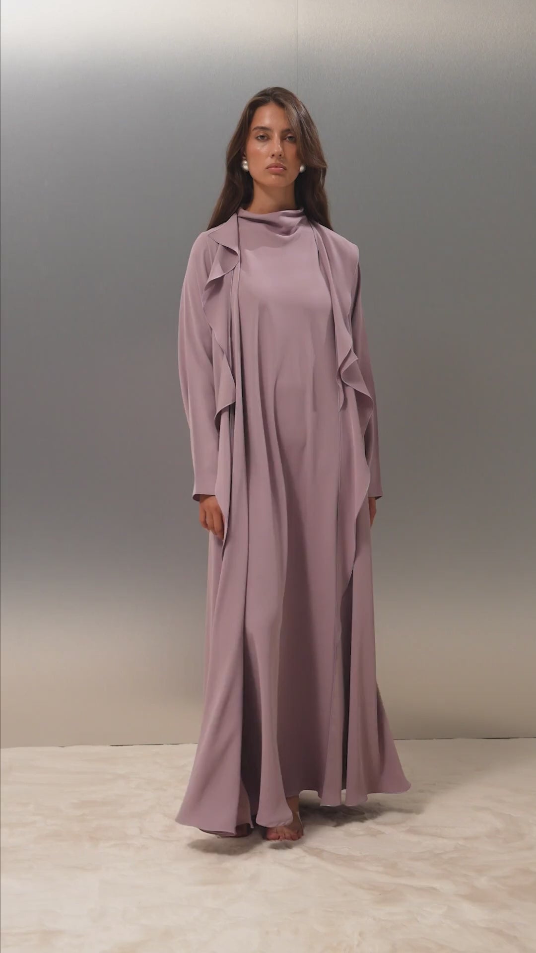 Video of the Champagne abaya by Selected Lines — powder pink Japanese crepe with a soft champagne finish